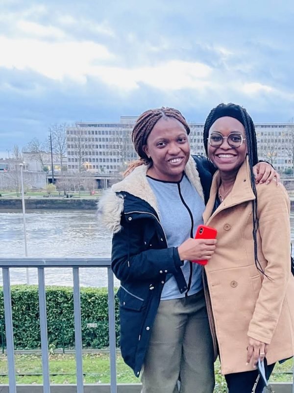 chimene NANA avec soeur : business et réussites